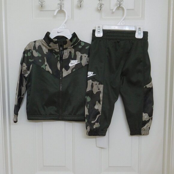 NWT 2pc Nike Olive and Khaki Camouflage Zip Coat & Pants Set sz 2t - Picture 1 of 1